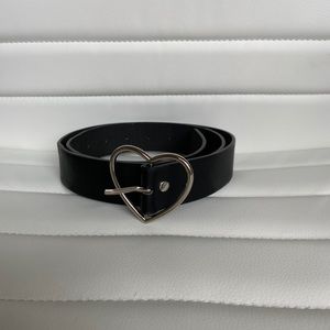Brandy Melville heart belt